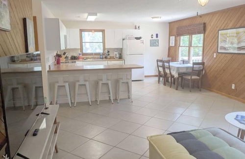 Southern Shores House | Duck Road Central Location🐶Dog Friendly🎾Parking &Tennis Pass⛱Walk to the Beach
