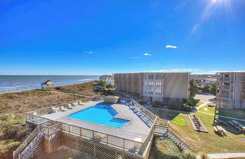 Duck Condo | Duck Tales - Oceanfront : Steps from the beach : Newly renovated!