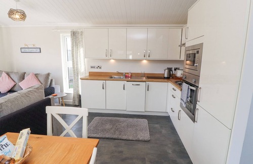 South Lakeland Leisure Village Cottage | DUCKLING LODGE, pet friendly in South Lakeland Leisure Village