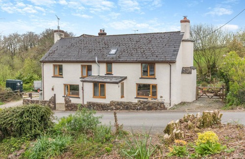 Ash Mill House | Ducks Paddle - Three Bedroom House, Sleeps 6
