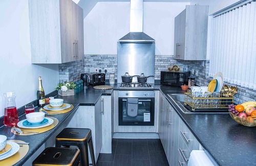 Dudley House | Dudley 3Bedroom Home-Perfect for Long & Short Stay