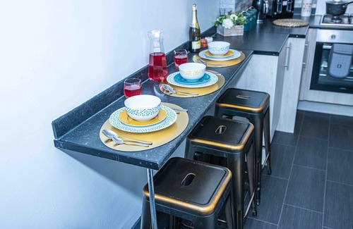 Dudley House | Dudley 3Bedroom Home-Perfect for Long & Short Stay