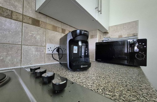 Dudley Apartment | Dudley Getaway|Close to Zoo|Castle & Free Parking