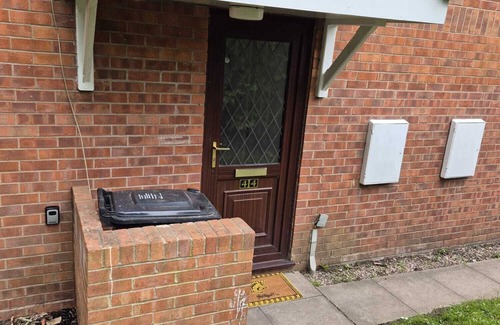 Dudley Apartment | Dudley Getaway|Close to Zoo|Castle & Free Parking