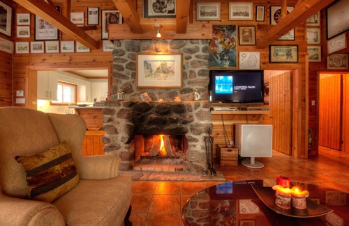 Dysart et al Cottage | Dudley House: Secluded Lakeside Retreat with Private Beach Access - Haliburton