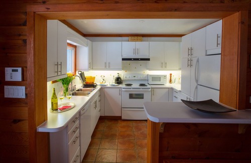 Dysart et al Cottage | Dudley House: Secluded Lakeside Retreat with Private Beach Access - Haliburton