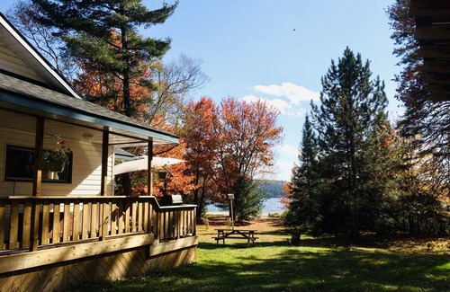 Dysart et al Cottage | Dudley House: Secluded Lakeside Retreat with Private Beach Access - Haliburton