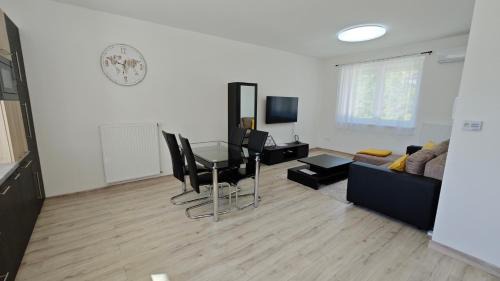 Sarvar Apartment | Dudy's Flat