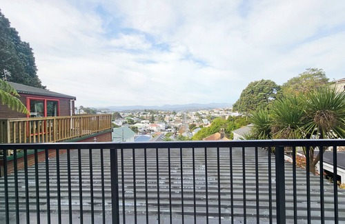 Wellington Apartment | Duel Apartment, 5 Beds, 2 car parking!