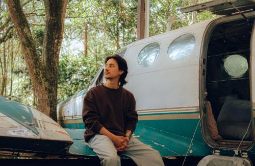 Medellin Other | Duerme En Un Avión