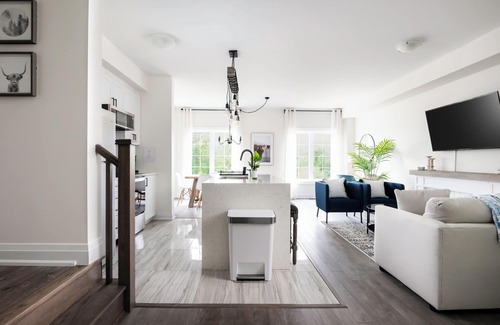 Shelburne House | Dufferin Retreat - Centrally Located, close to Parks, Trails and Local Shops