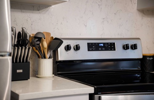 Shelburne House | Dufferin Retreat - Centrally Located, close to Parks, Trails and Local Shops