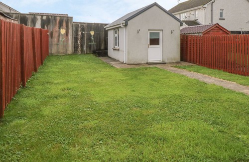 Rathmadder Cottage | DUFFY'S COTTAGE, pet friendly in Gorteen, County Sligo