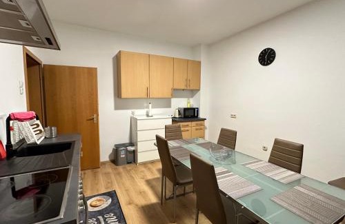 Mittelmeiderich Apartment | Duisburg FeelHome, Flughafen nah, 6 Personen, Badewanne, Zentral, WiFi, Ground Floor