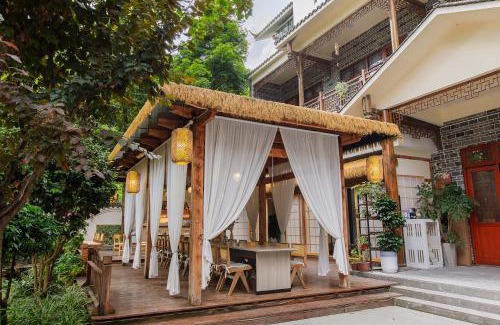 Dujiangyan Hotel | Dujiangyan Whispering Wind Hot Spring Resort Homestay(Near HSR Station)