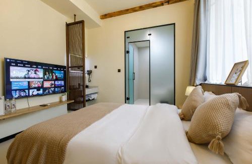 Dujiangyan Hotel | Dujiangyan Whispering Wind Hot Spring Resort Homestay(Near HSR Station)