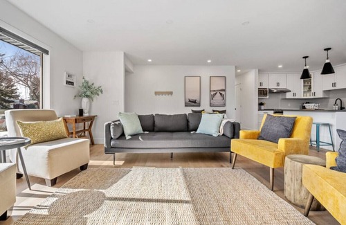 Southeast Calgary House | Duke & Duchess | Central | Upscale | Families/Pets