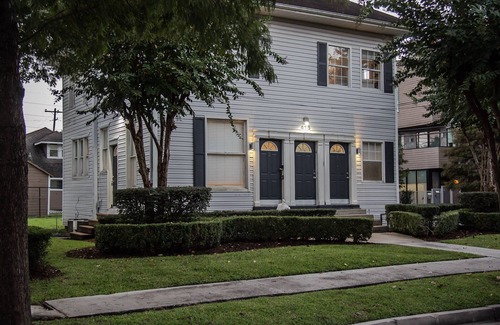 Neartown Apartment | Duke's Montrose Manor 02! Downtown, Medical Center ⭐️⭐️⭐️⭐️⭐️