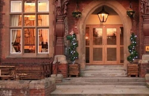 Edwinstowe Hotel | Dukeries Lodge Hotel