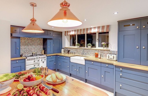Wimborne House | Dulcima Cottage - Four Bedroom House, Sleeps 8