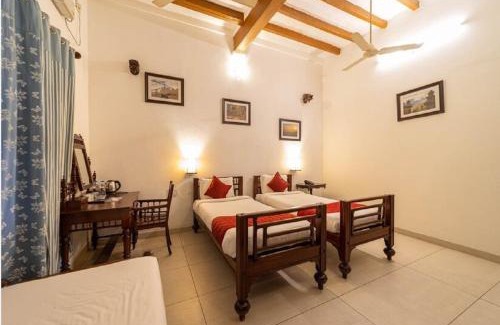 White Town House | Dumas Guest House