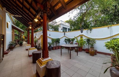 White Town House | Dumas Guest House