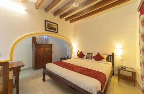 White Town House | Dumas Guest House