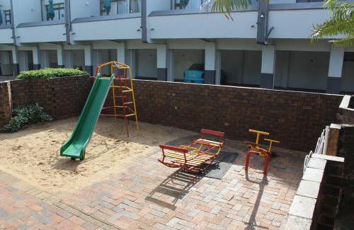 Manaba Beach Apartment | Dumela Margate Flat No 12