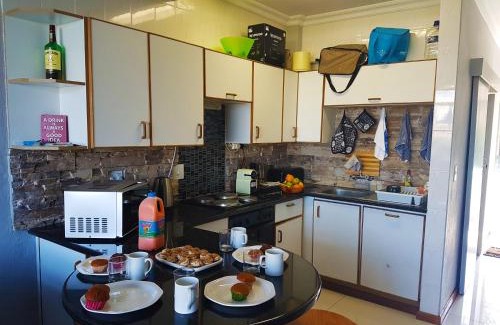 Manaba Beach Apartment | Dumela Margate Flat No 17