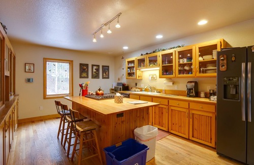 Downieville-Lawson-Dumont Cabin | Dumont Cabin w/Hot Tub - 22 Mi to Ski Slopes!