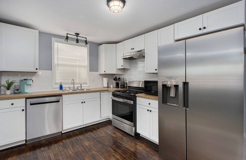 Battle Creek House | Duncan Home Cozy & Updated: 10 mins to Downtown