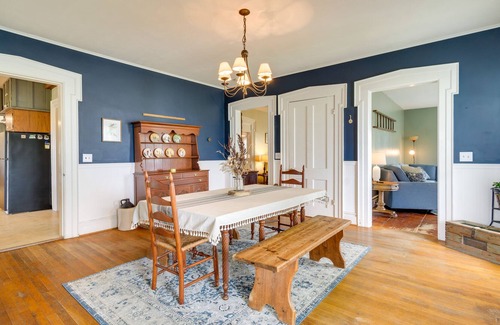 Dundee House | Dundee Vacation Home w/ Sunroom + Fire Pit