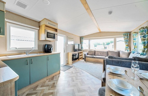 Hayling Island Cottage | DUNE DELIGHT - HAYLING ISLAND in Hayling Island Holiday Park