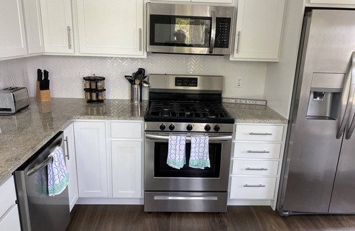 Michigan City House | DUNE FINE! Charming family-friendly cottage right next to the beach!