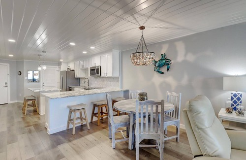 Port Aransas Condo | Dunes:902 Beautiful Condo, 2 BR. on the beach!