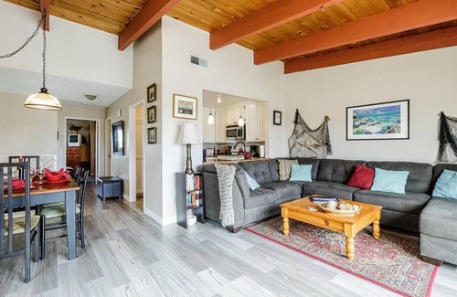 Oxnard Dunes House | Dunes Hideaway-Walk to Beach/yard/Sleeps 9!1 hr LA/30 Min Santa Barbara