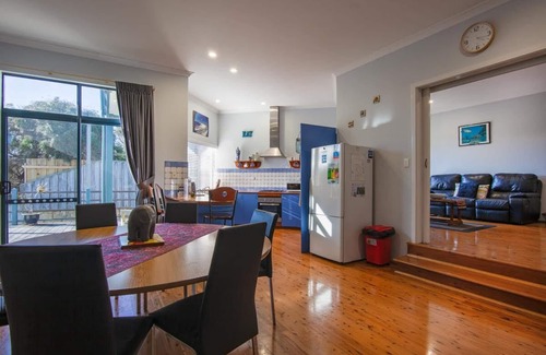 Gnarabup House | Dunescape Beach House (Great family house/suit couples and Pet friendly)