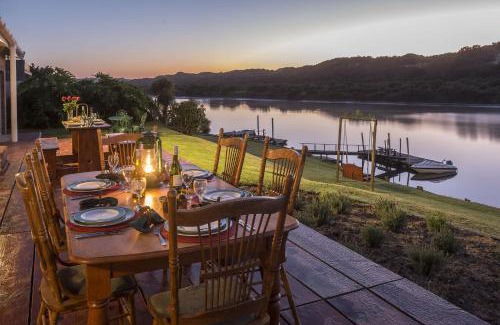 Colchester Cabin | Dungbeetle River Lodge