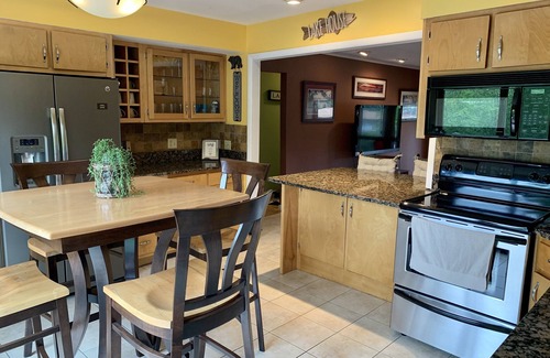 Lake George Apartment | Dunham's Bay Lakeside Apartment (Sleeps 6)