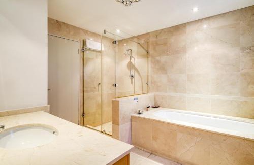 Clifton Villa | Dunmore Skies