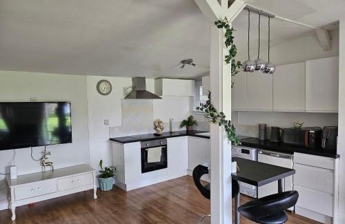 Dunmow House | Dunmow 1-Bed Cabin Sleeps 4 10 mins to Stansted