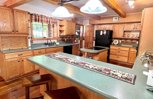 Sevierville Cabin | Dunn's Creek Hideaway 3 Bedroom Cabin by RedAwning