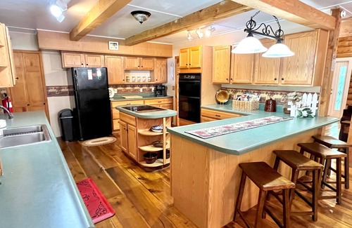 Sevierville Cabin | Dunn's Creek Hideaway 3 Bedroom Cabin by RedAwning