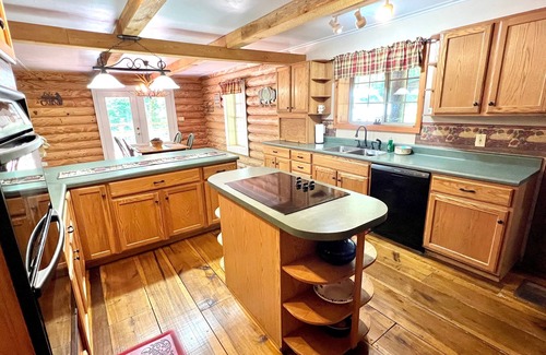 Sevierville Cabin | Dunn's Creek Hideaway 3 Bedroom Cabin by RedAwning