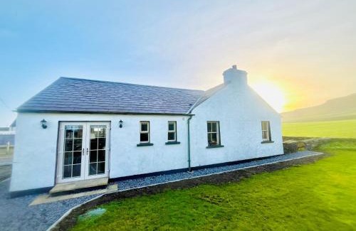Ballycastle House | Dunnaglea Cottage, Ballintoy