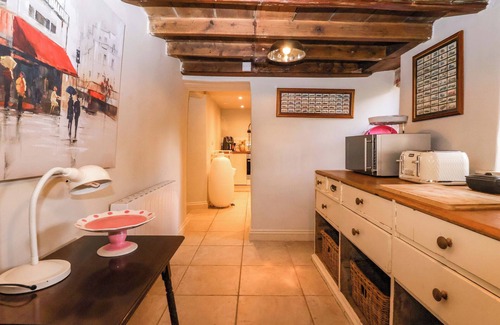 Westow House | DUNNING, THE MOUNT, pet friendly, character holiday cottage in York
