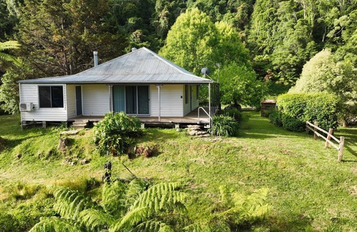 Beaumont House | Dunrose Cottage - Mountain top cottage with amazing views!