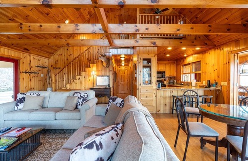 Buck Mountain Cabin | DunRovin-Open for Bookings! LOW RATES-6 BR, Private, Hot Tub, Wi-Fi, AC