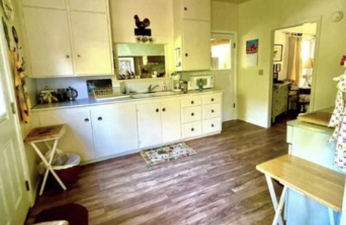 Dunsmuir Cottage | Dunsmuir Tin Roof Cottage