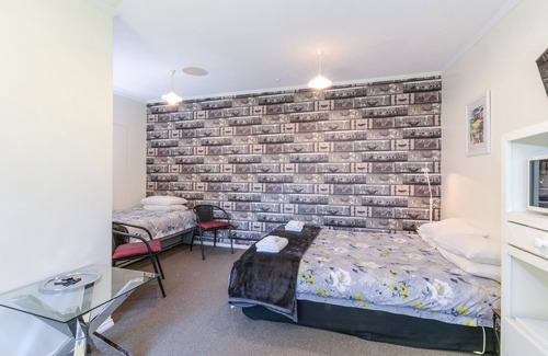 Clyde Hotel | Dunstan House
